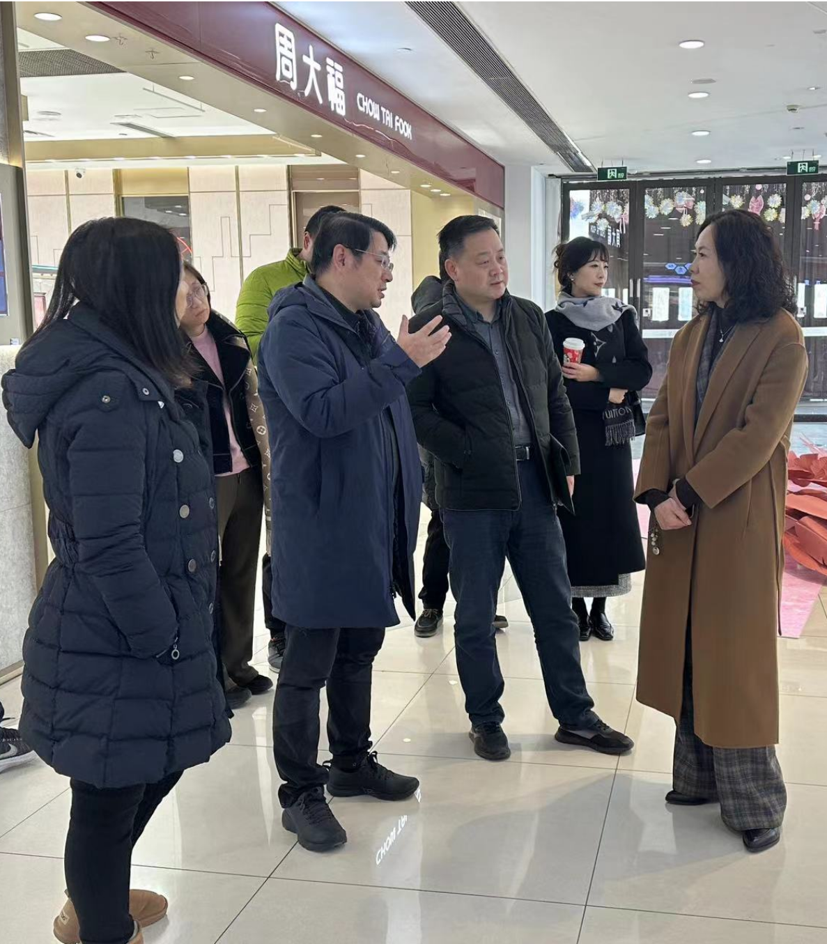 市政府辦公廳周振華等領導一行蒞臨水晶城調(diào)研
