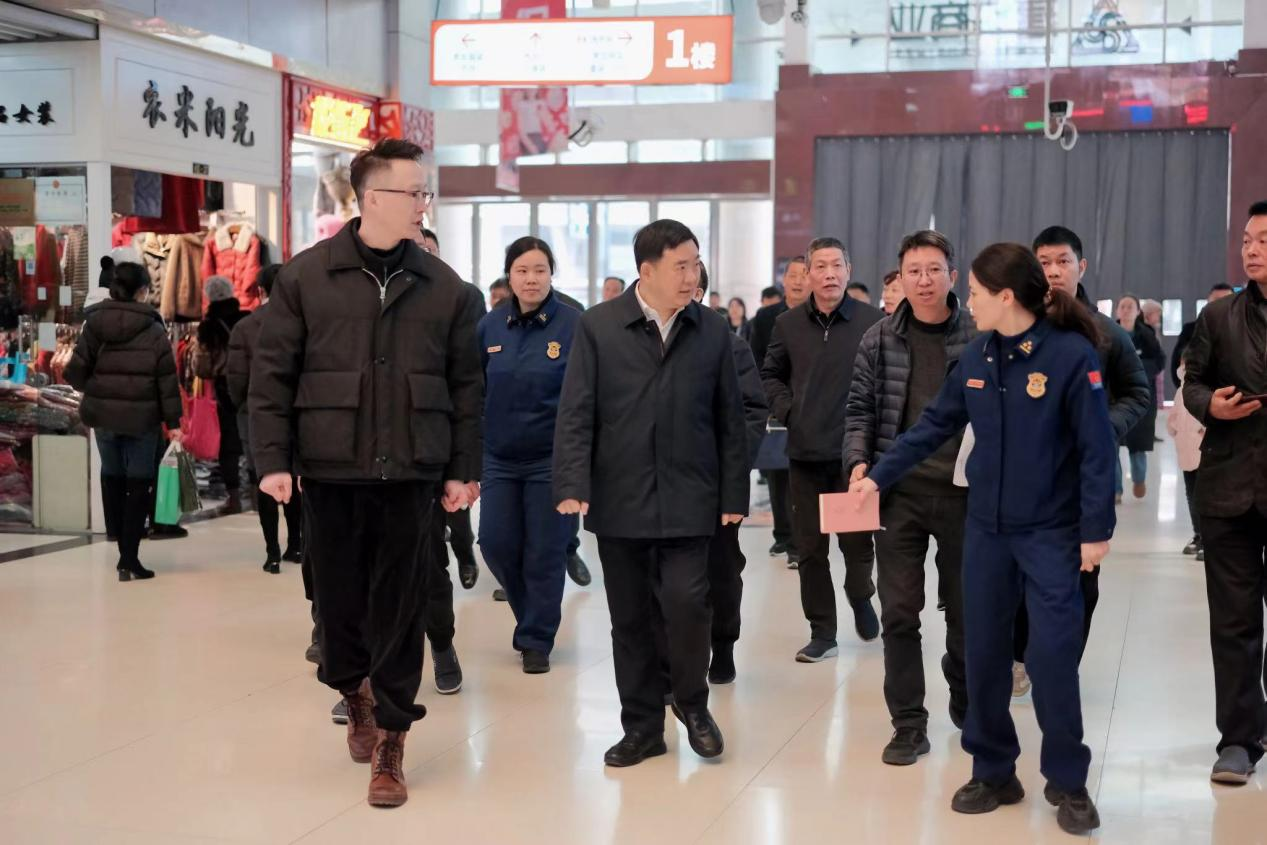 省、市、區(qū)領(lǐng)導(dǎo)蒞臨錢江商城指導(dǎo)安全生產(chǎn)工作