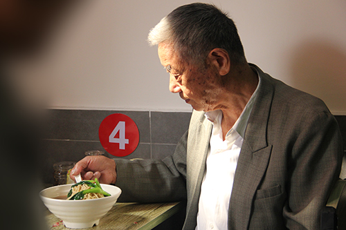20151021重陽節(jié)送長壽面活動(dòng)4.jpg
